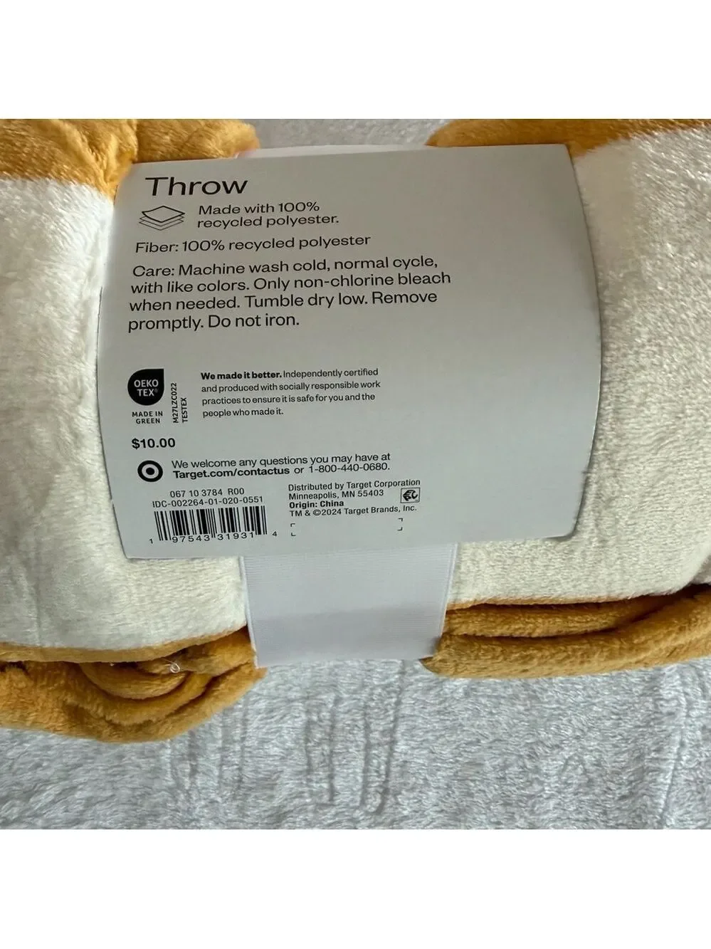 Room Essentials NEW 50 x 60 Plush Throw